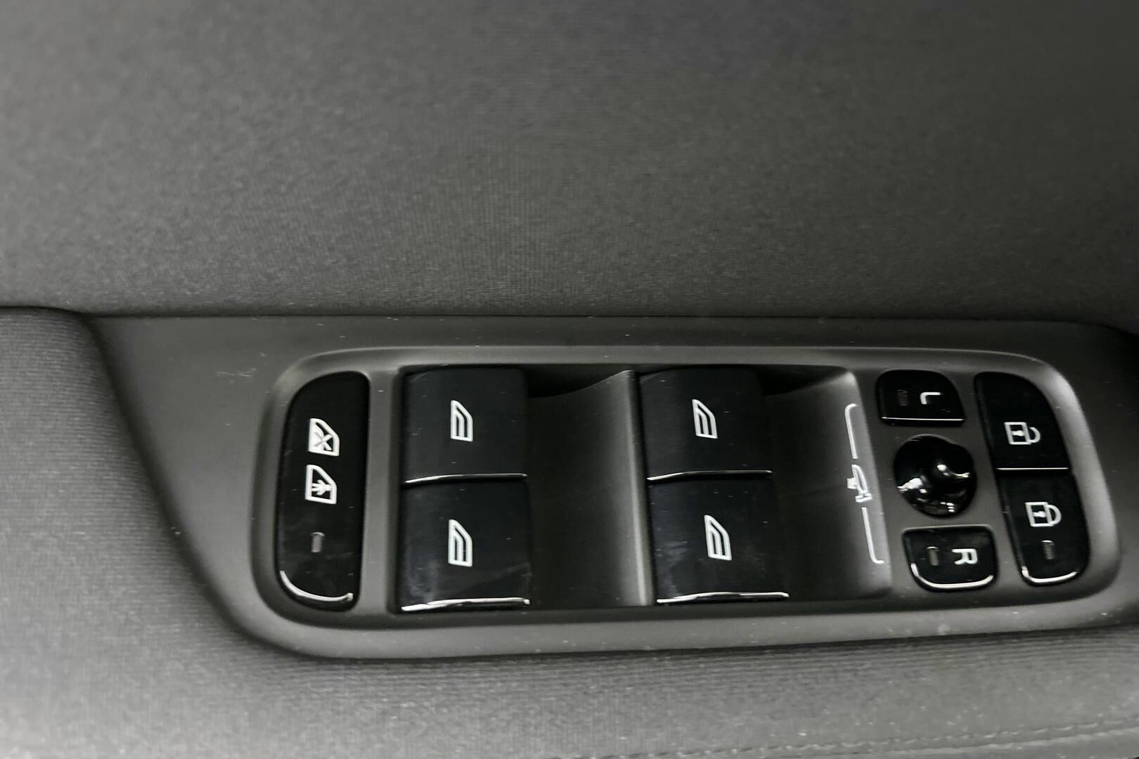 POLESTAR 2 iso kuva 15