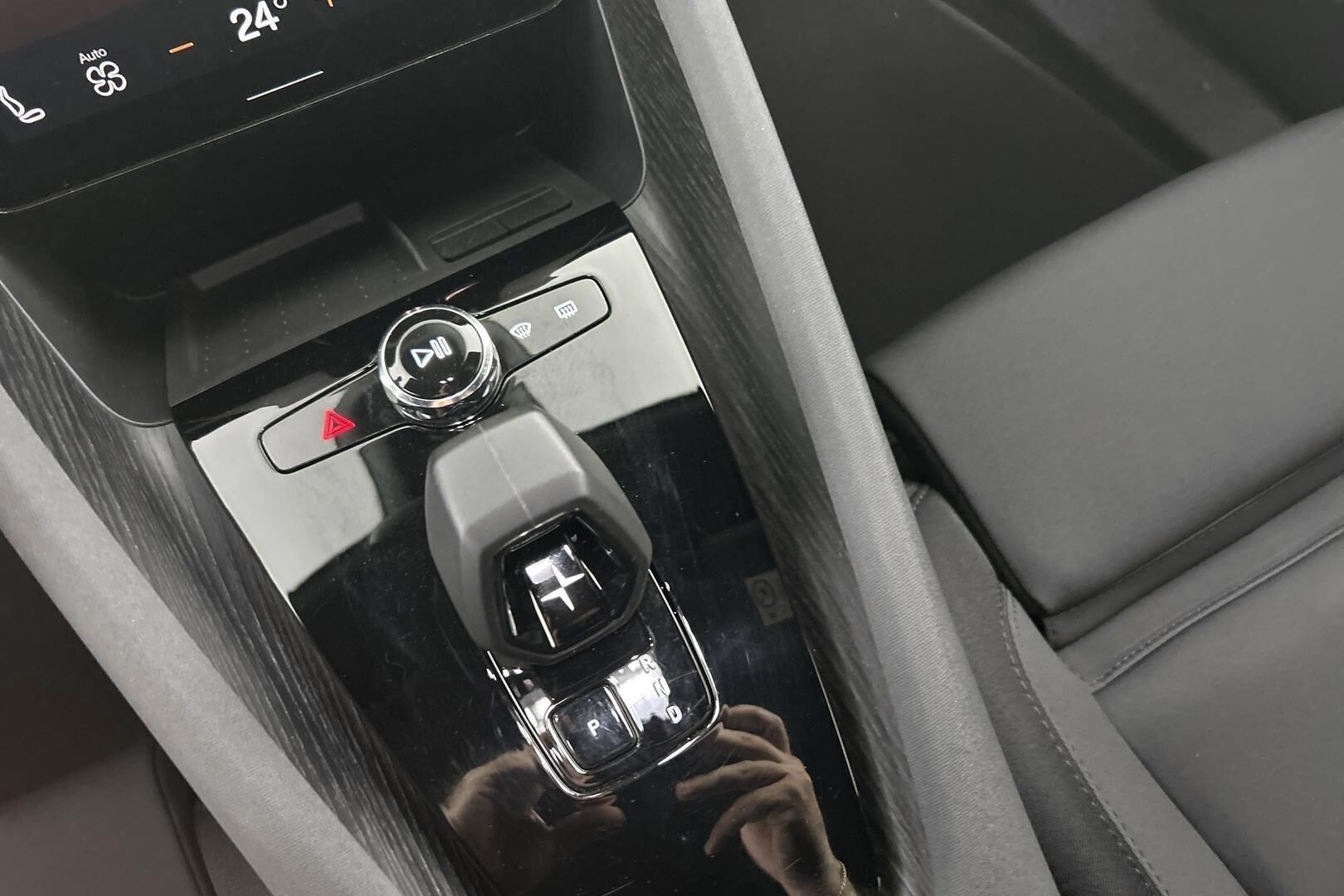 POLESTAR 2 iso kuva 18