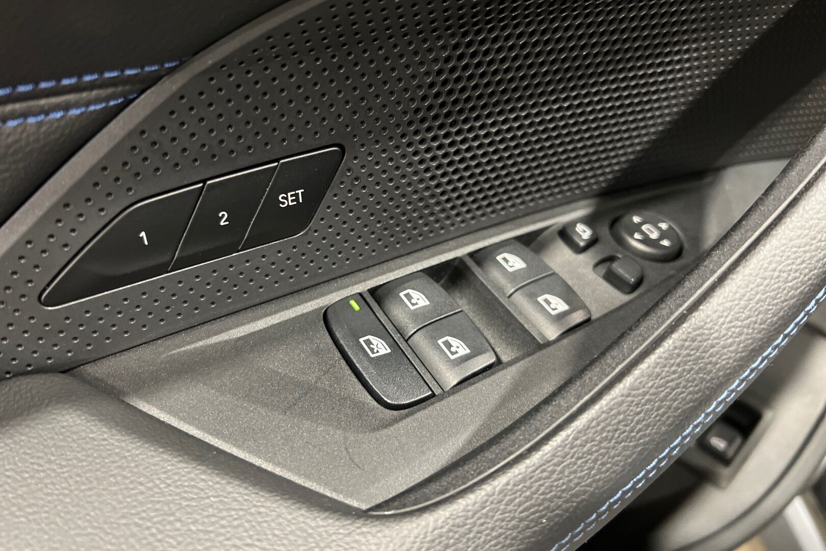 BMW I4 M50 iso kuva 11