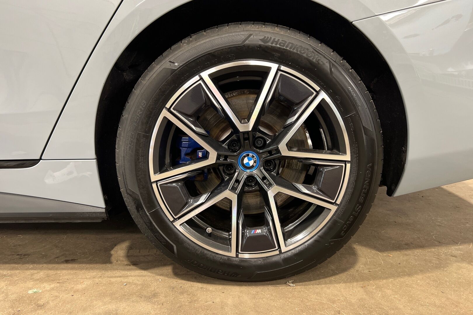 BMW I4 M50 iso kuva 15