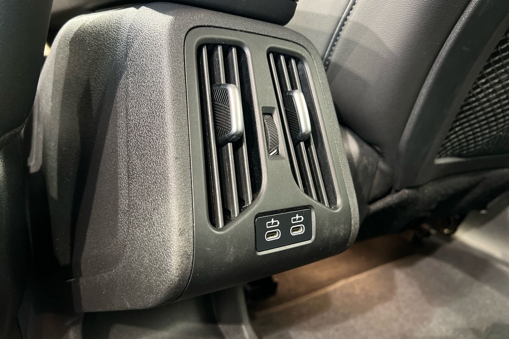 BMW X1 iso kuva 28