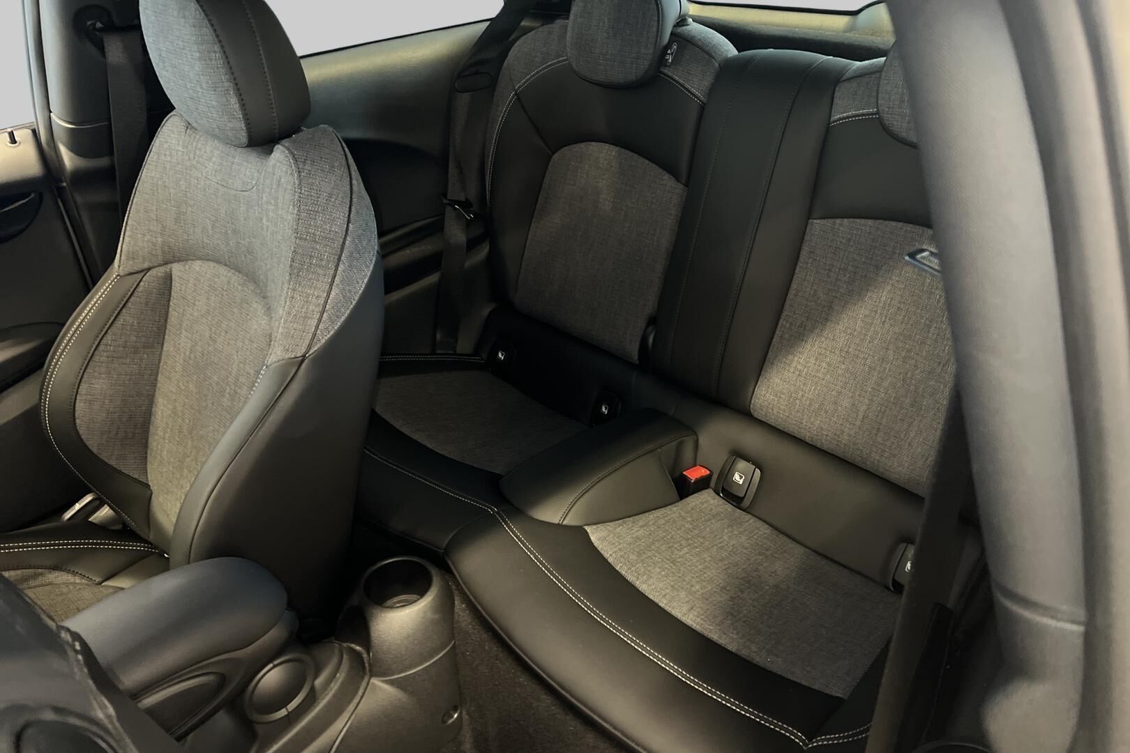 MINI COOPER SE iso kuva 9