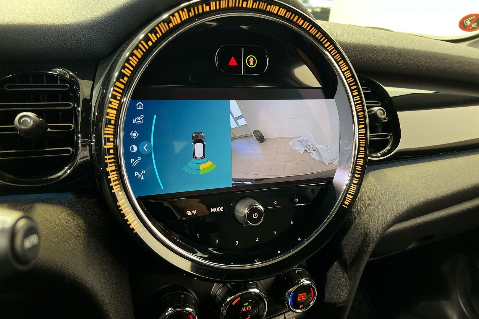 MINI COOPER SE iso kuva 16
