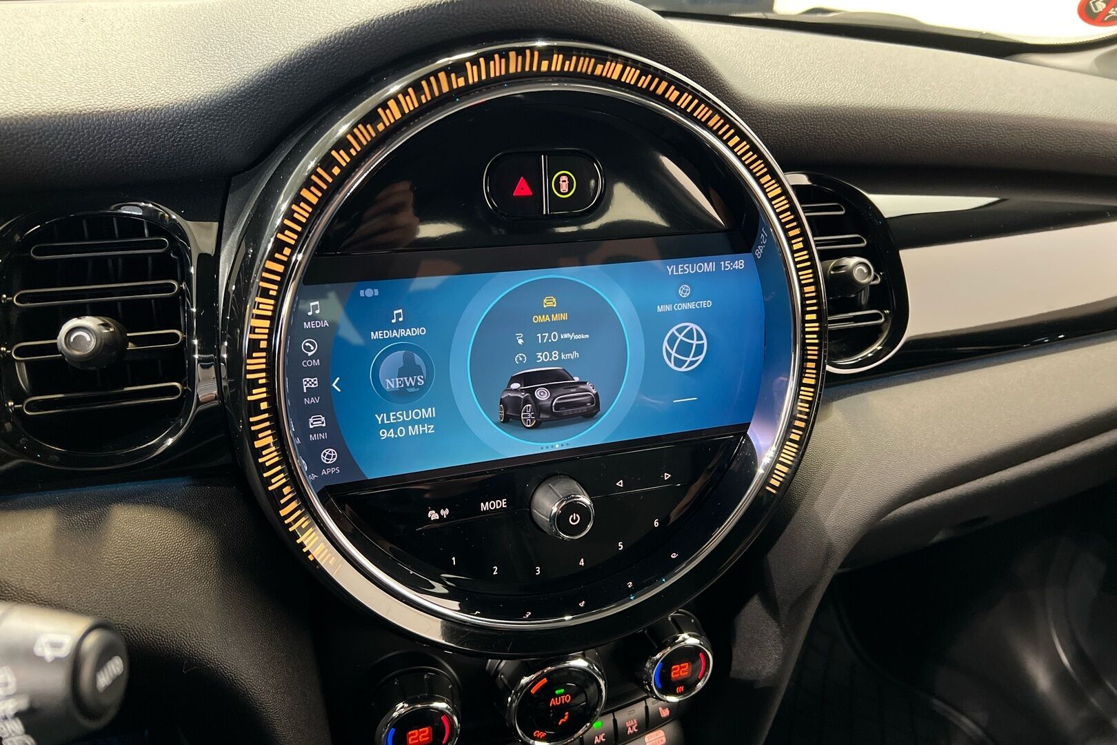 MINI COOPER SE iso kuva 18