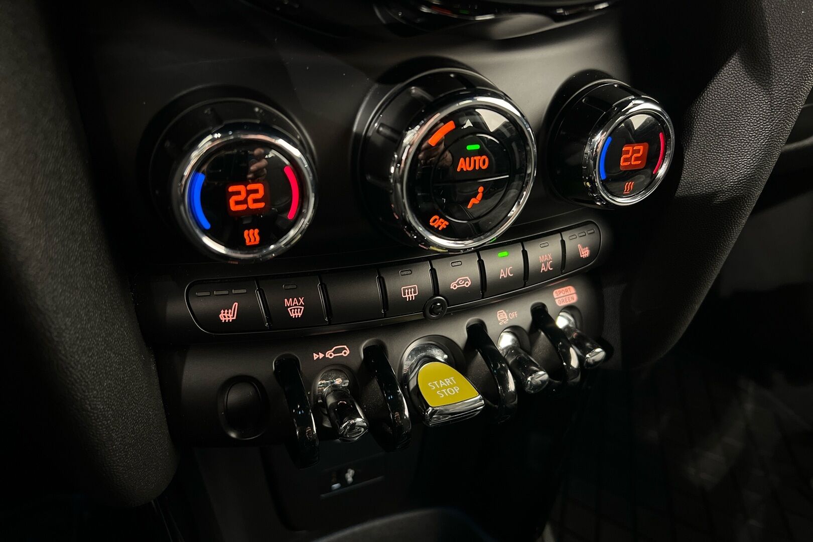 MINI COOPER SE iso kuva 19