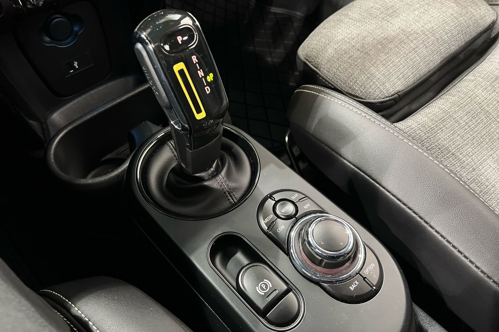 MINI COOPER SE iso kuva 20