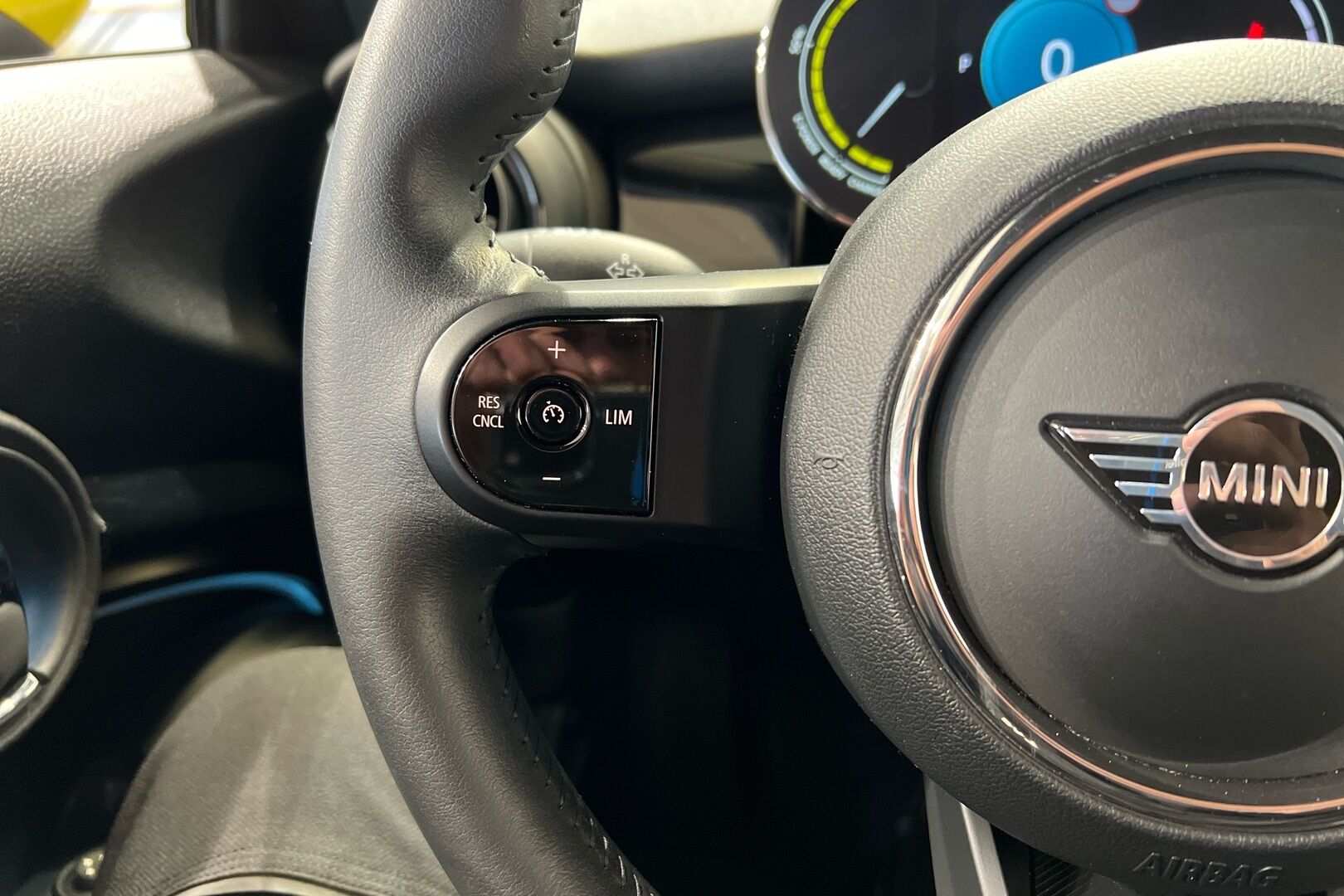 MINI COOPER SE iso kuva 22