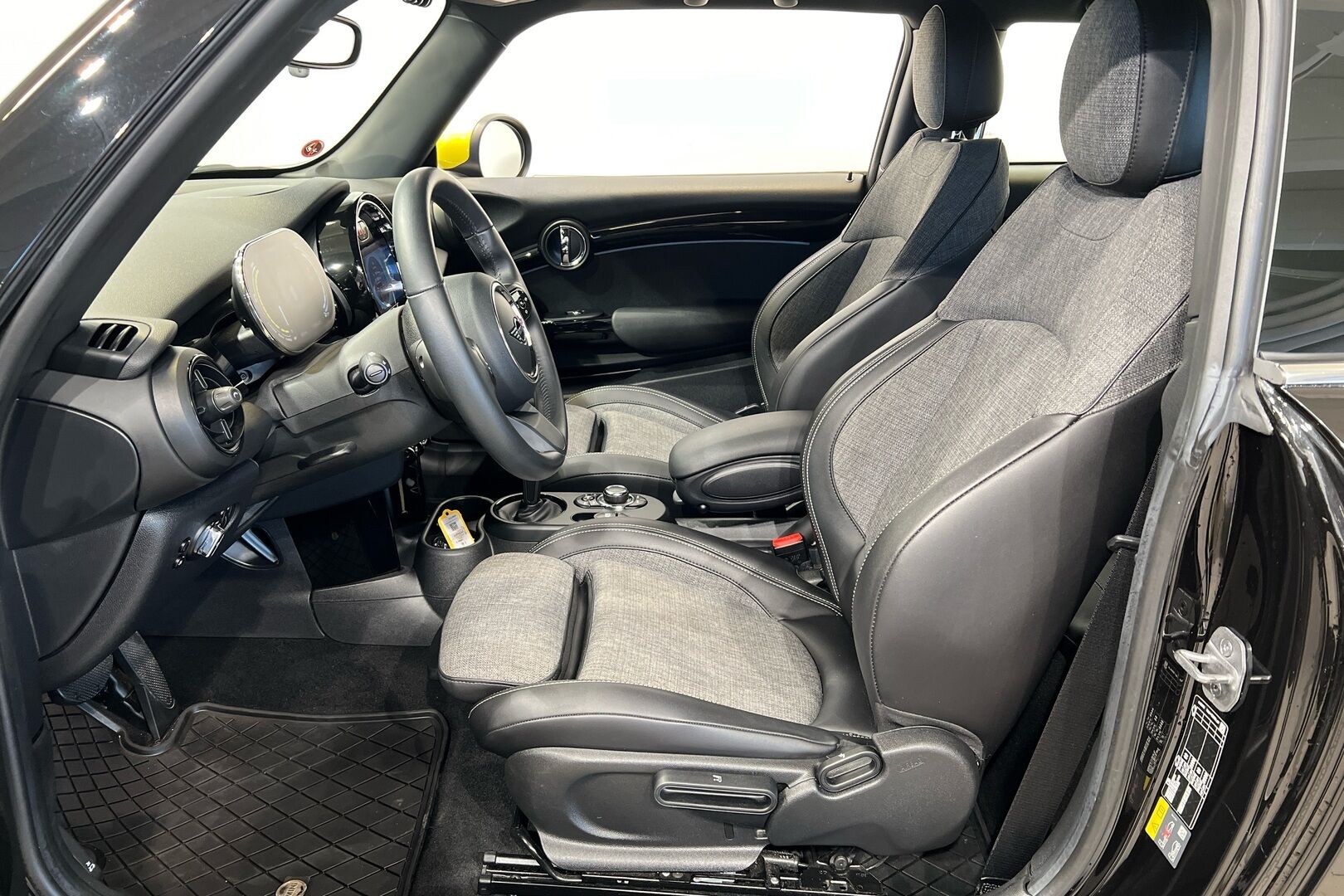 MINI COOPER SE iso kuva 7