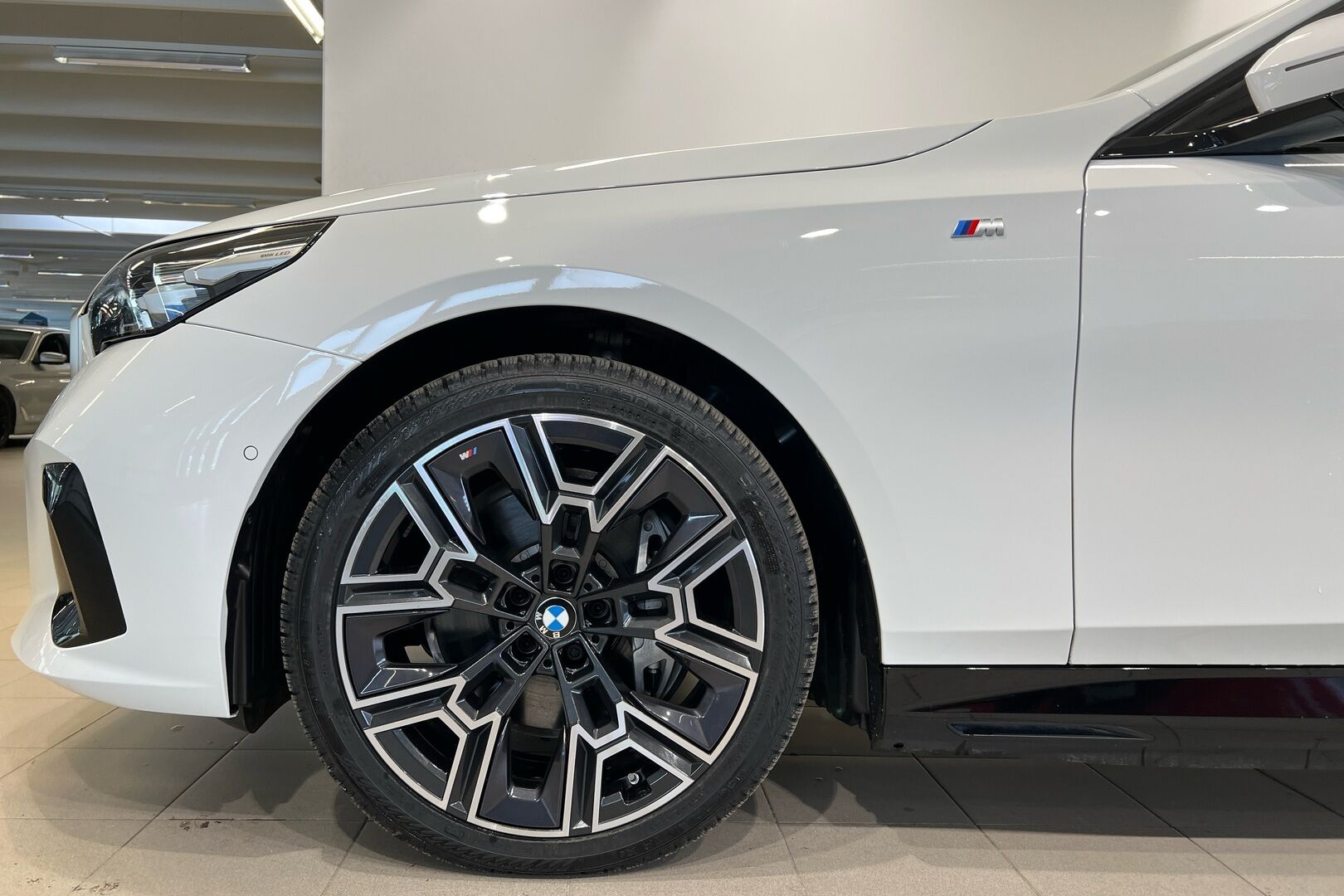 BMW I5 iso kuva 10