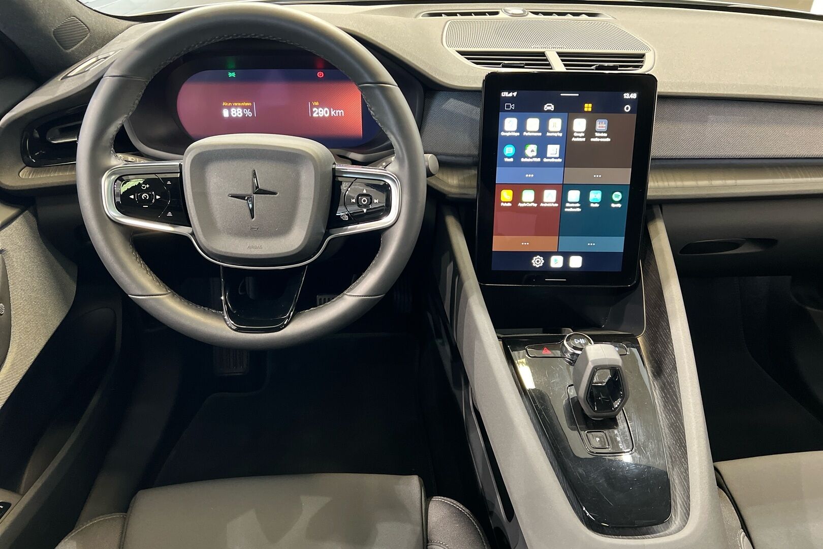 POLESTAR 2 iso kuva 10