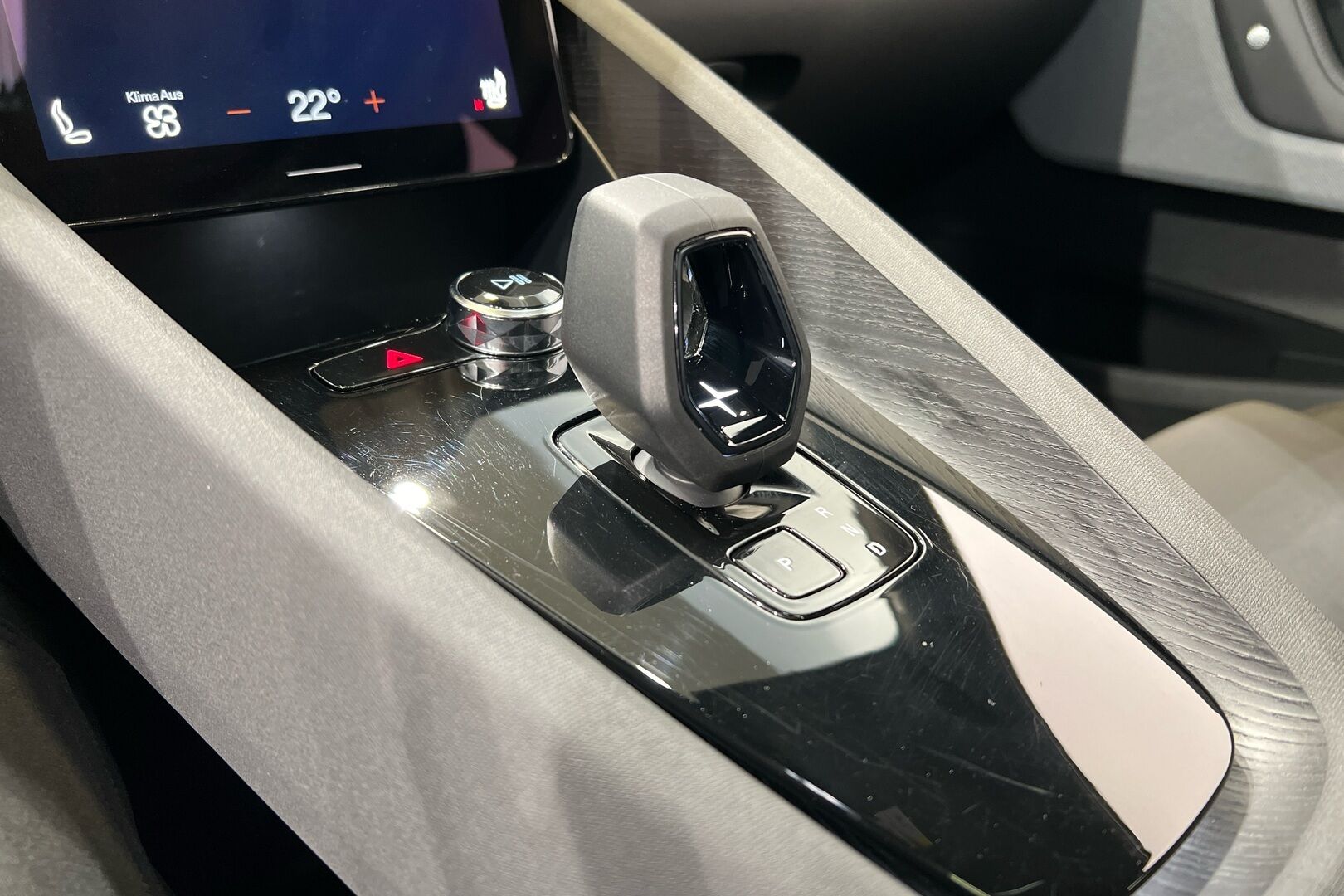 POLESTAR 2 iso kuva 28