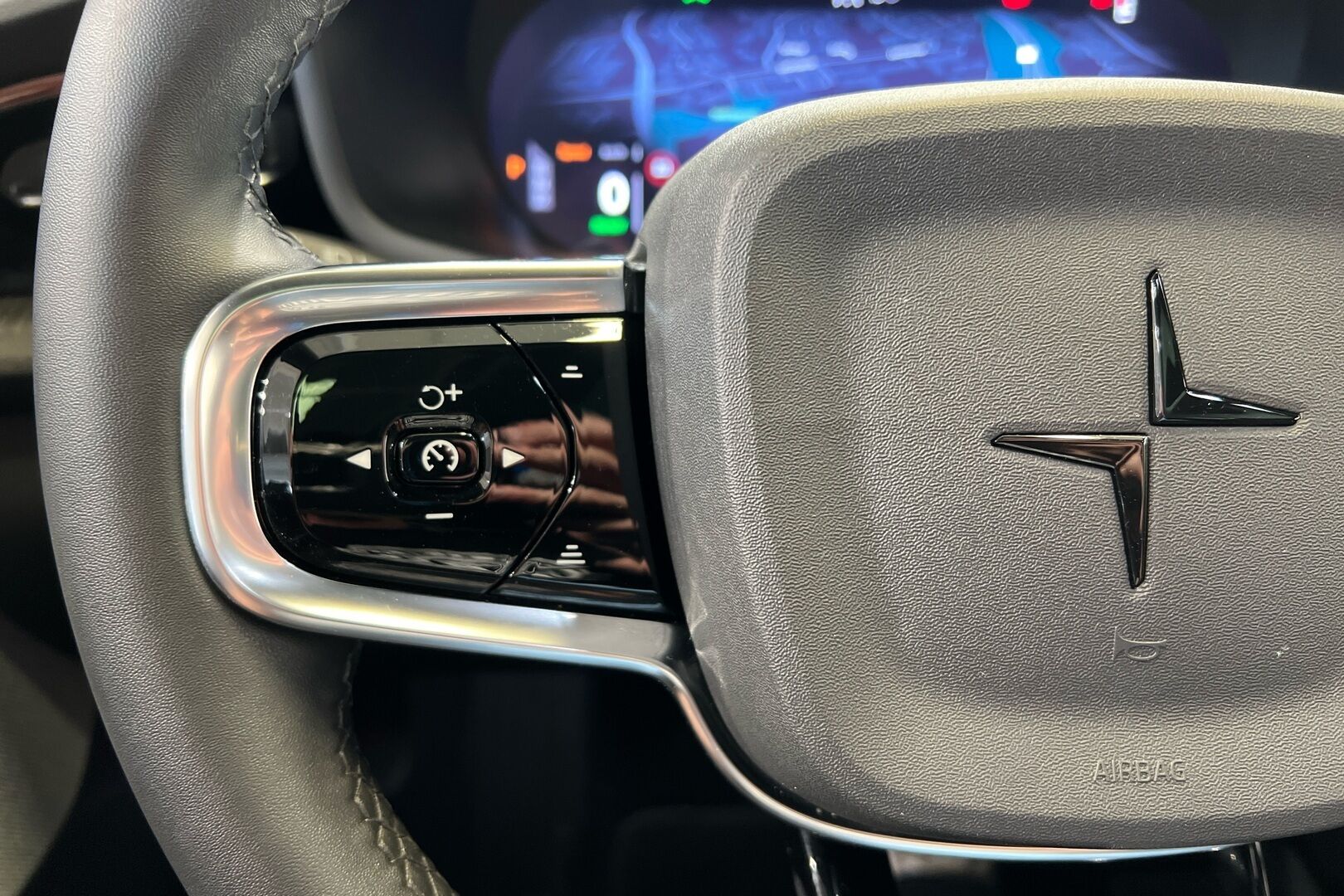 POLESTAR 2 iso kuva 20