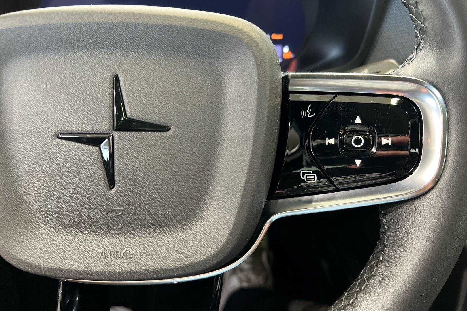 POLESTAR 2 iso kuva 21