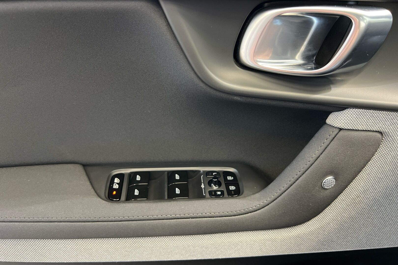 POLESTAR 2 iso kuva 23