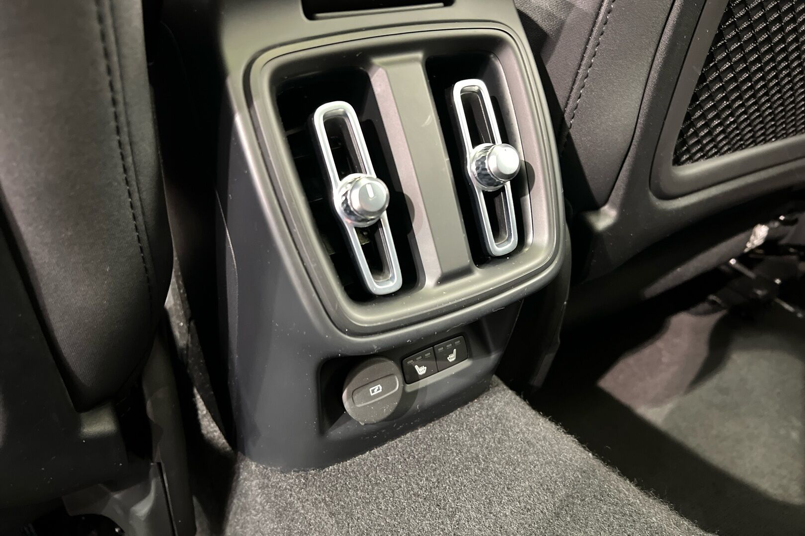 POLESTAR 2 iso kuva 24