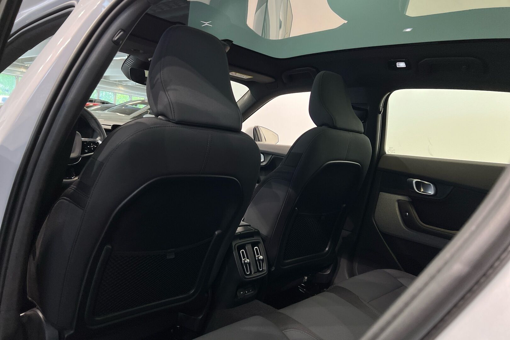 POLESTAR 2 iso kuva 25