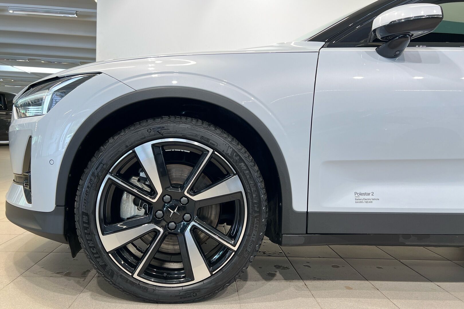 POLESTAR 2 iso kuva 6