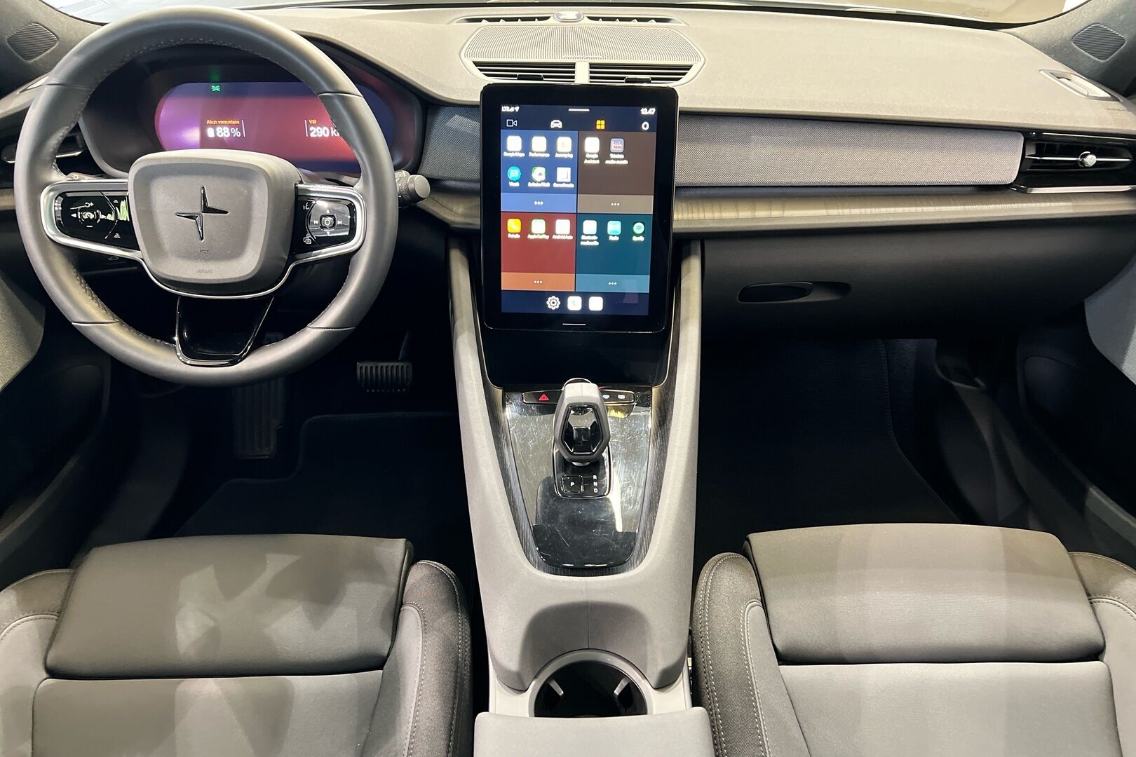 POLESTAR 2 iso kuva 9