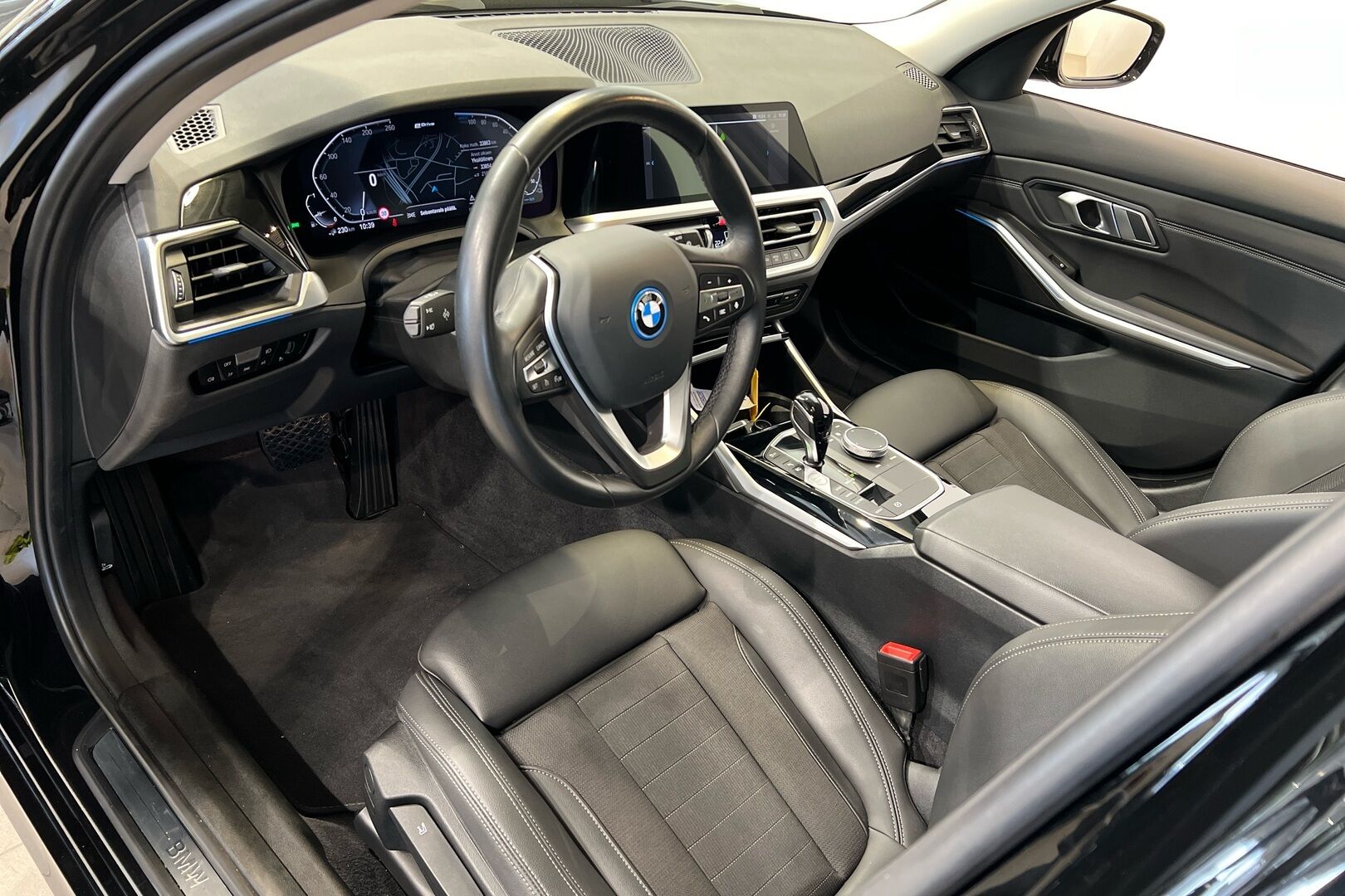 BMW 3-SARJA iso kuva 6