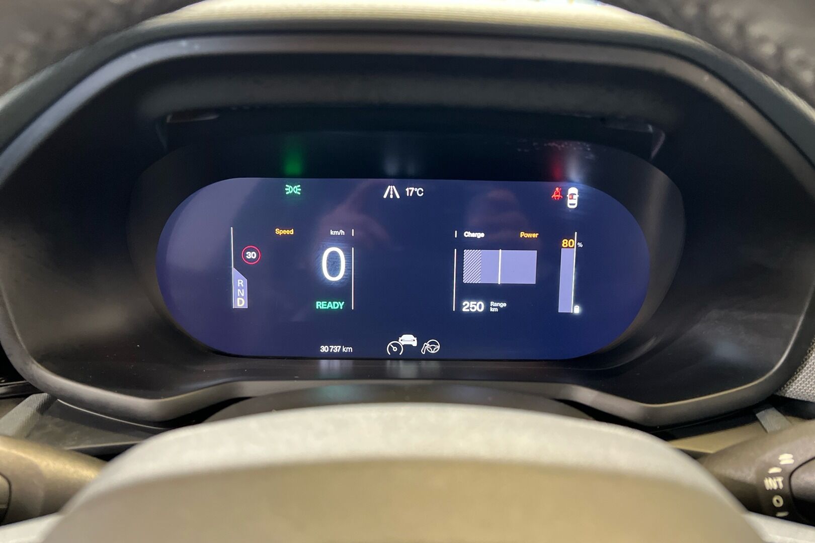 POLESTAR 2 iso kuva 10