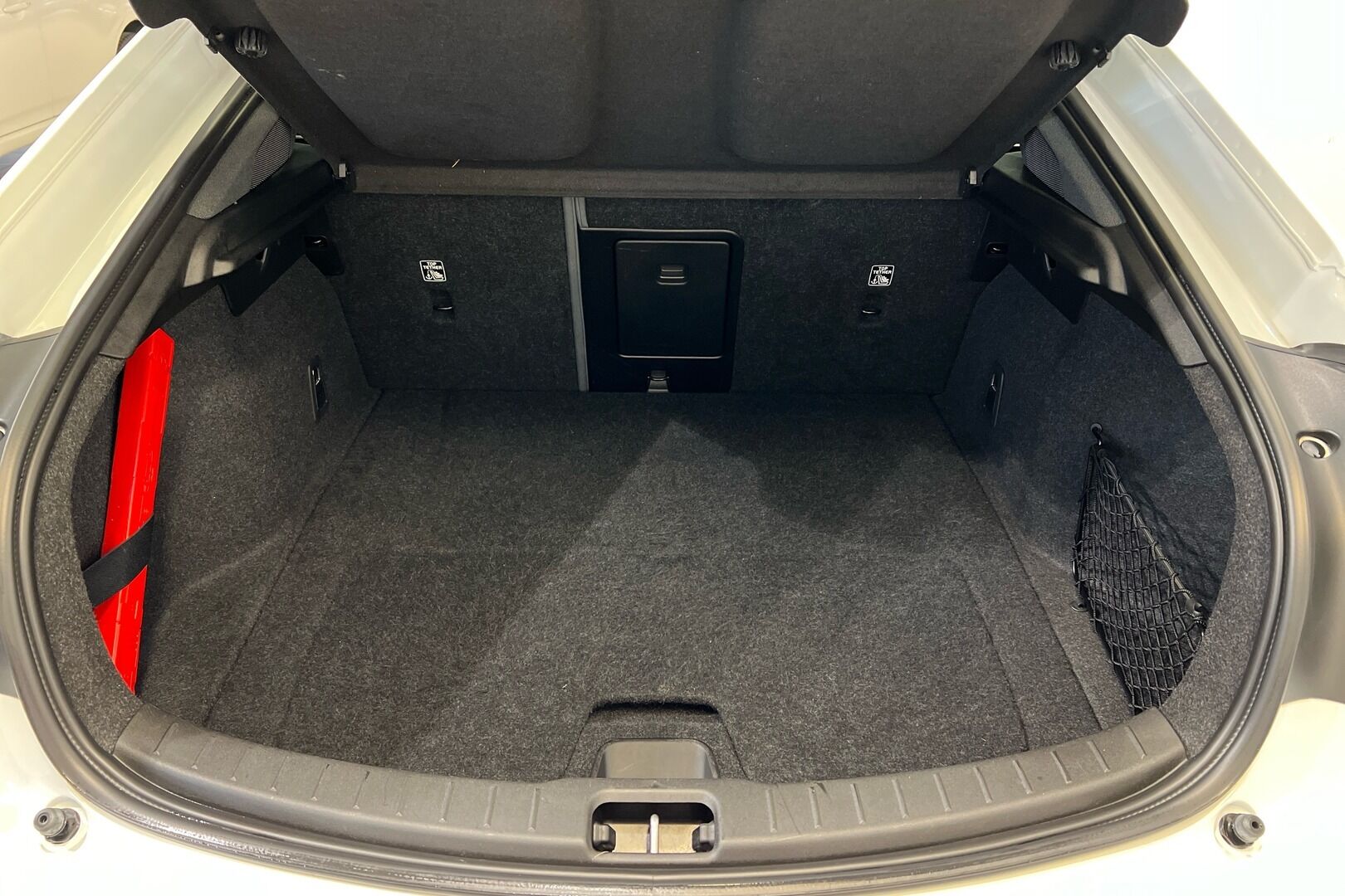 POLESTAR 2 iso kuva 11