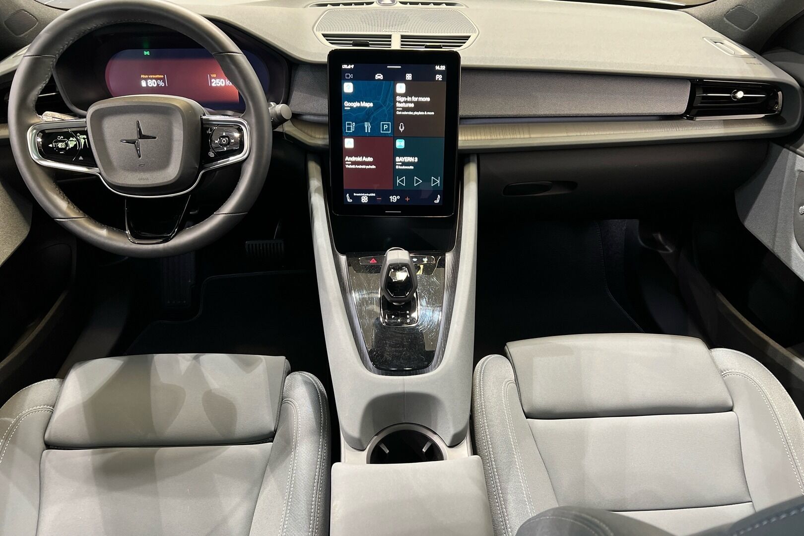 POLESTAR 2 iso kuva 14