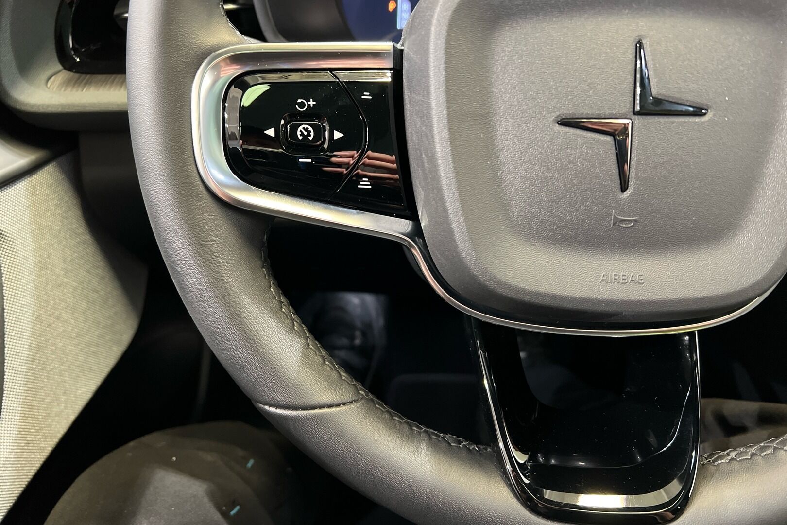 POLESTAR 2 iso kuva 17