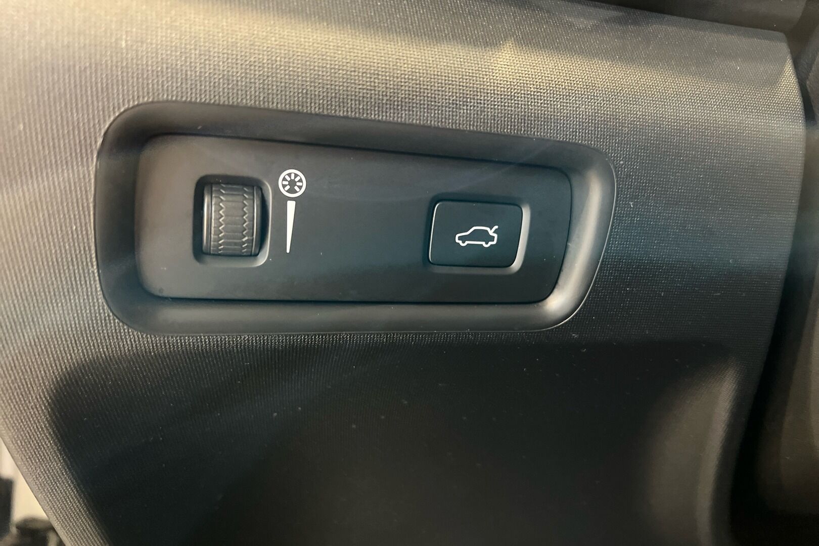 POLESTAR 2 iso kuva 18
