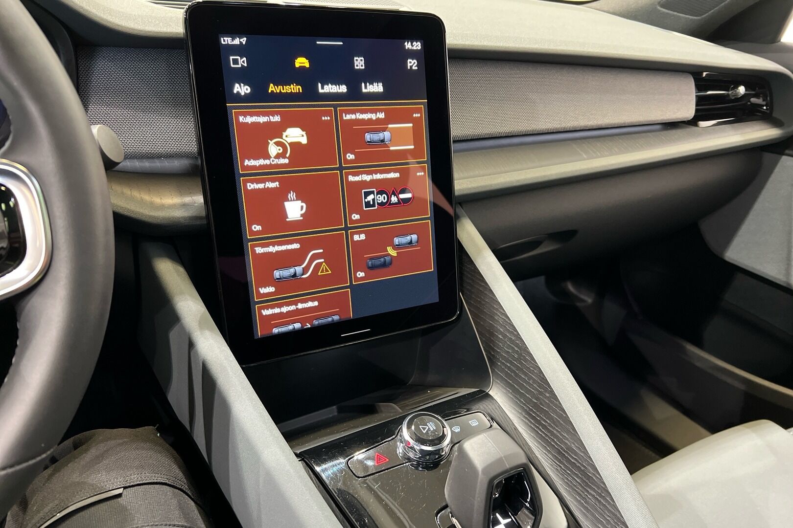 POLESTAR 2 iso kuva 20