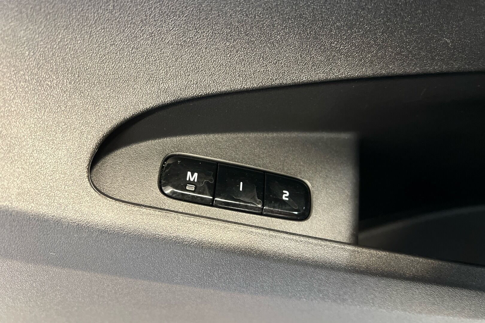 POLESTAR 2 iso kuva 23