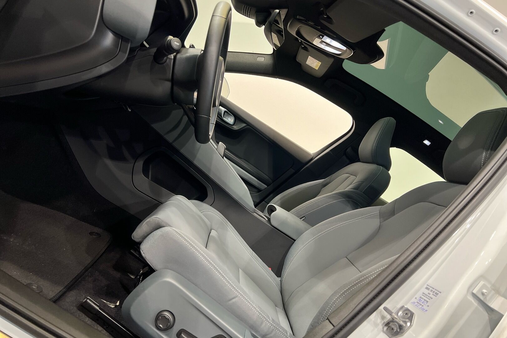 POLESTAR 2 iso kuva 24