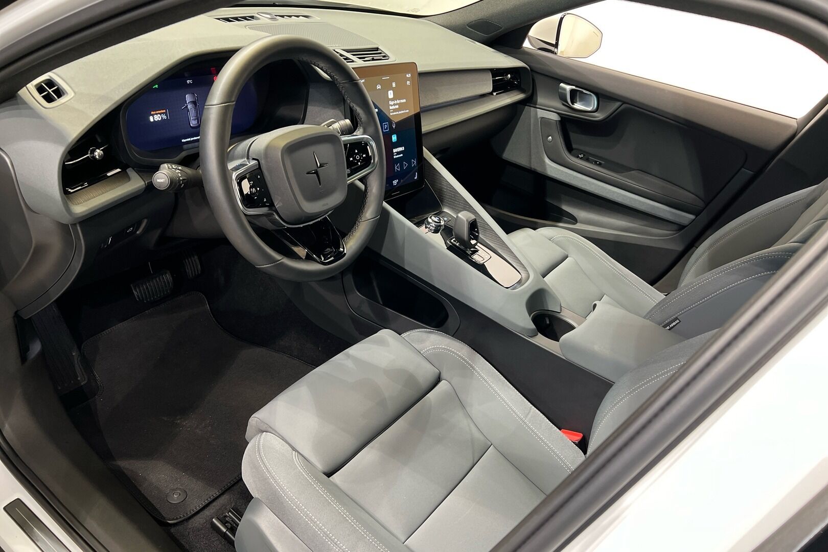 POLESTAR 2 iso kuva 5