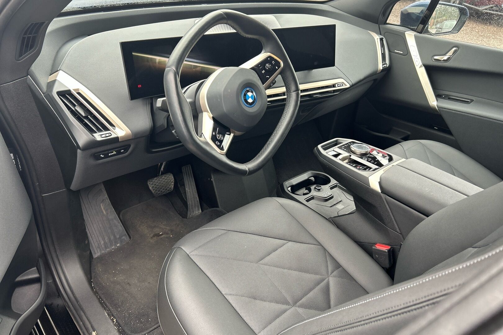BMW IX iso kuva 1