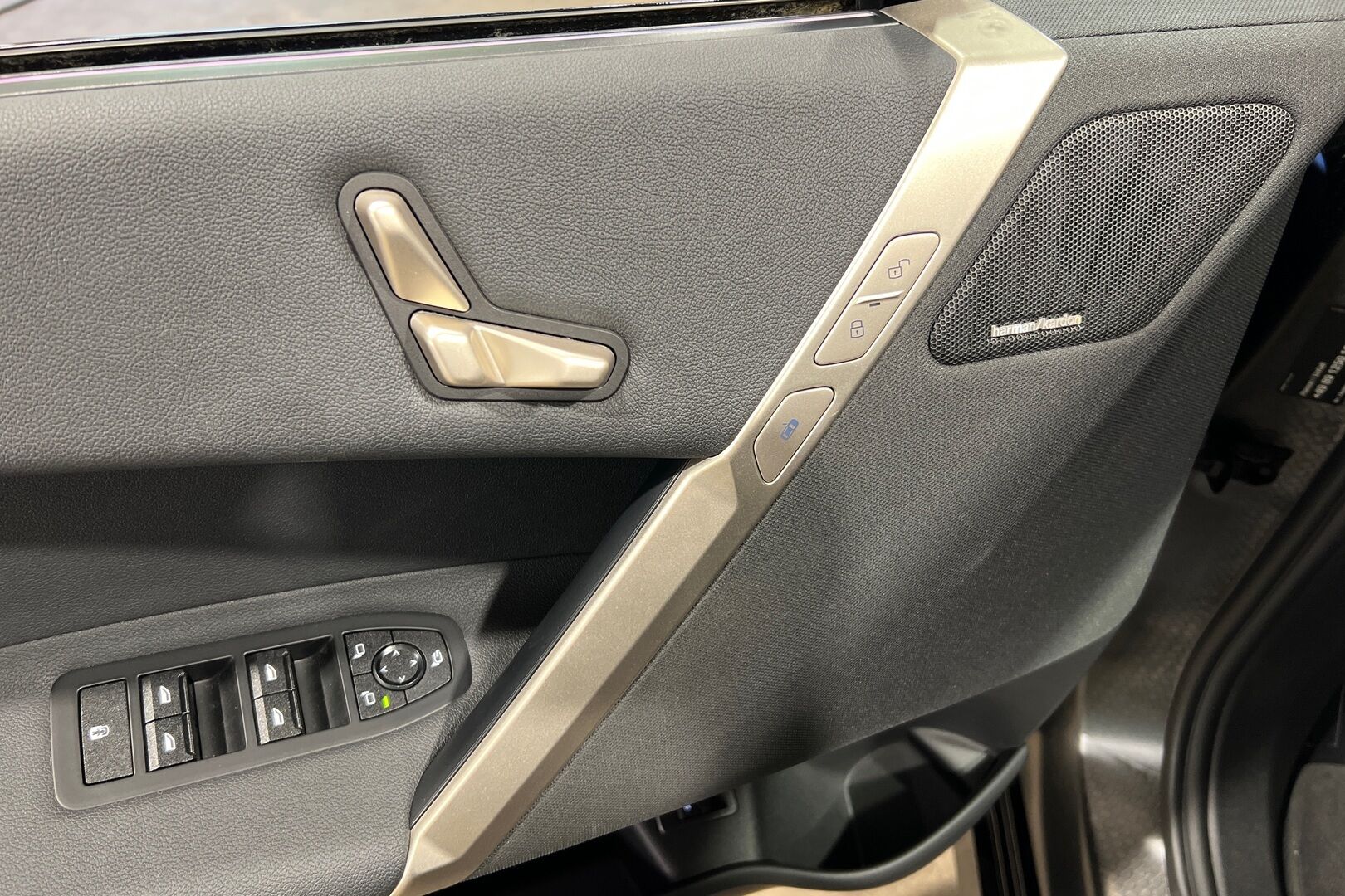 BMW IX iso kuva 22