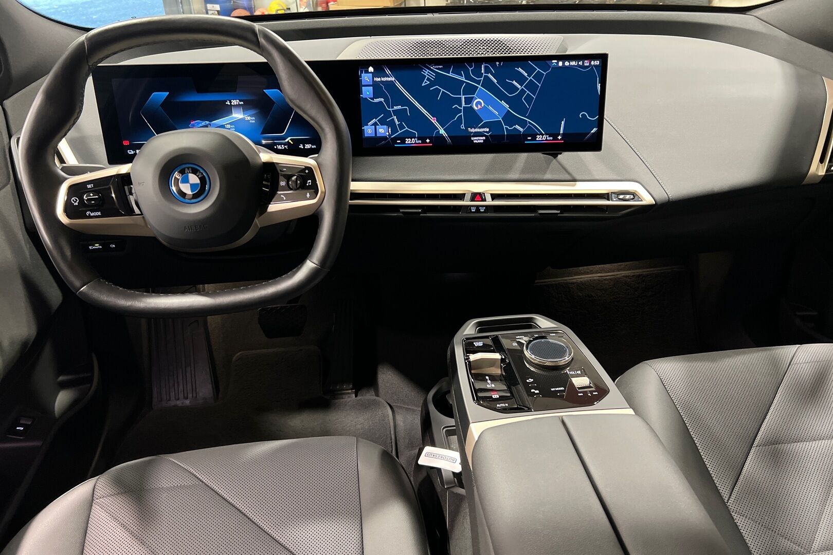 BMW IX iso kuva 4