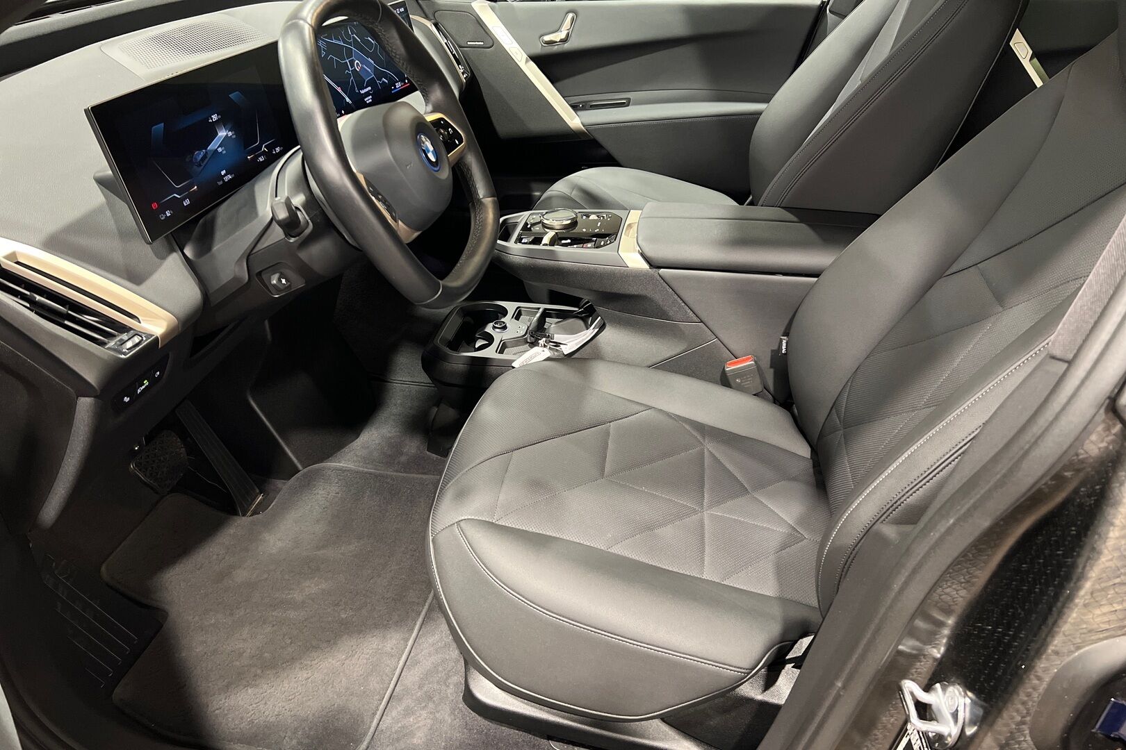 BMW IX iso kuva 7