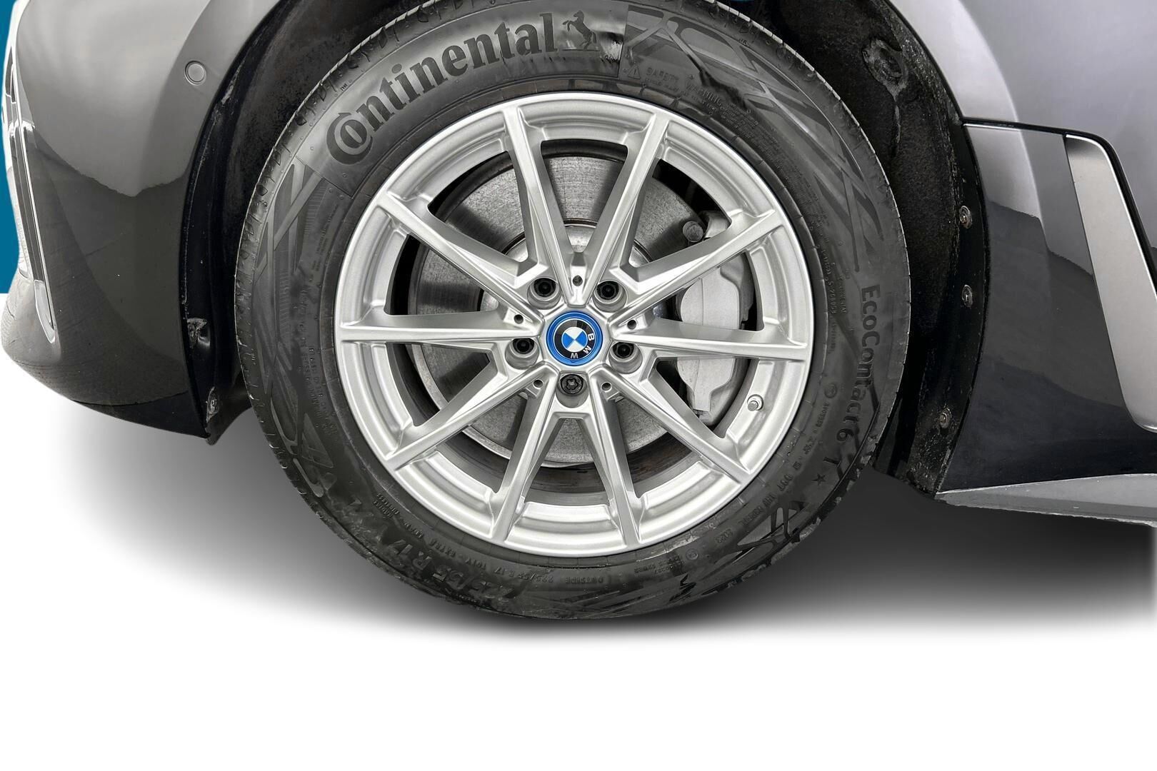 BMW i4 iso kuva 21