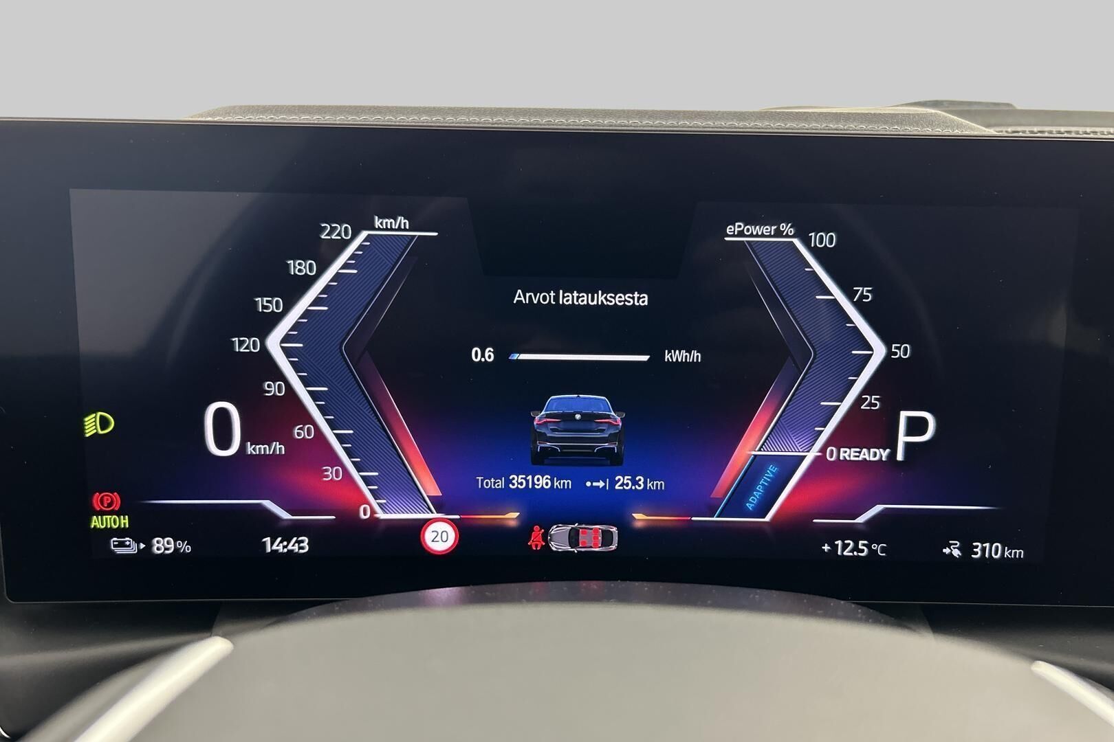 BMW i4 iso kuva 6