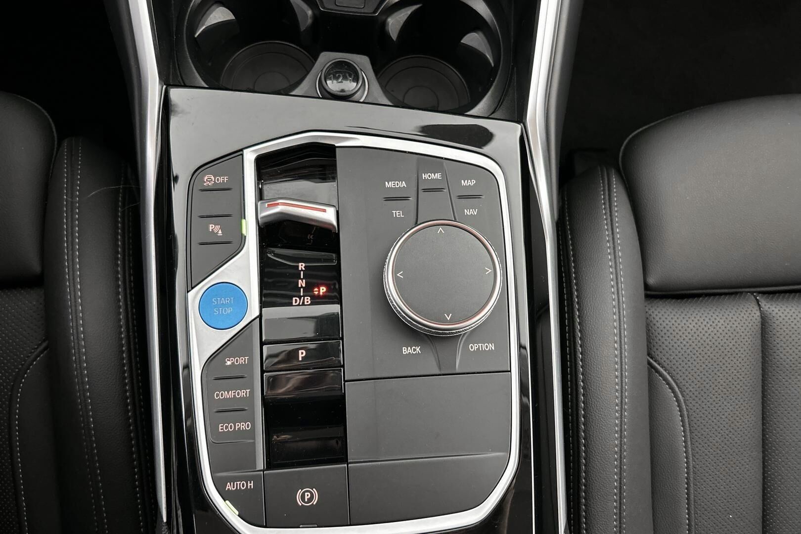 BMW i4 iso kuva 10