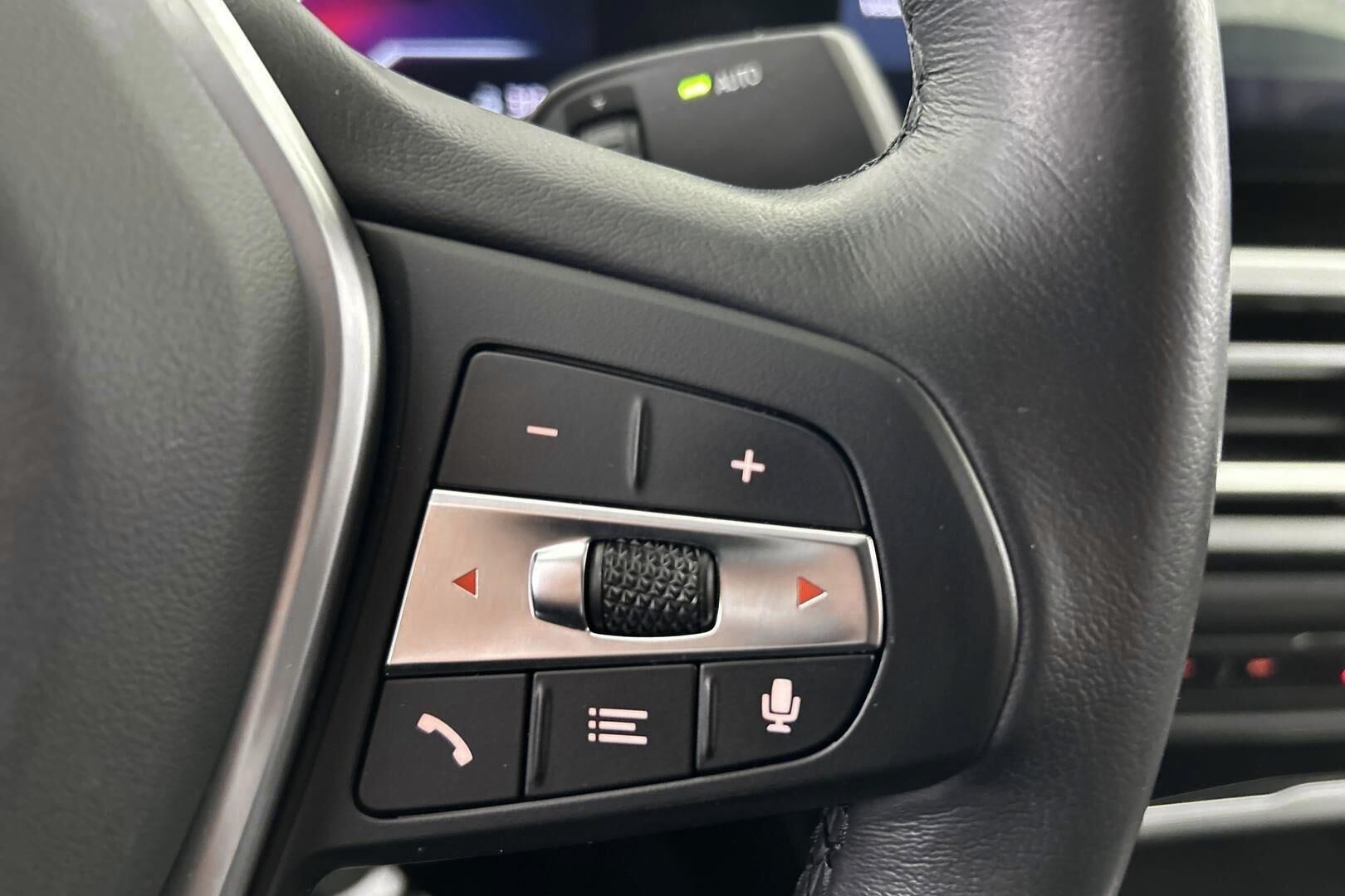 BMW i4 iso kuva 11