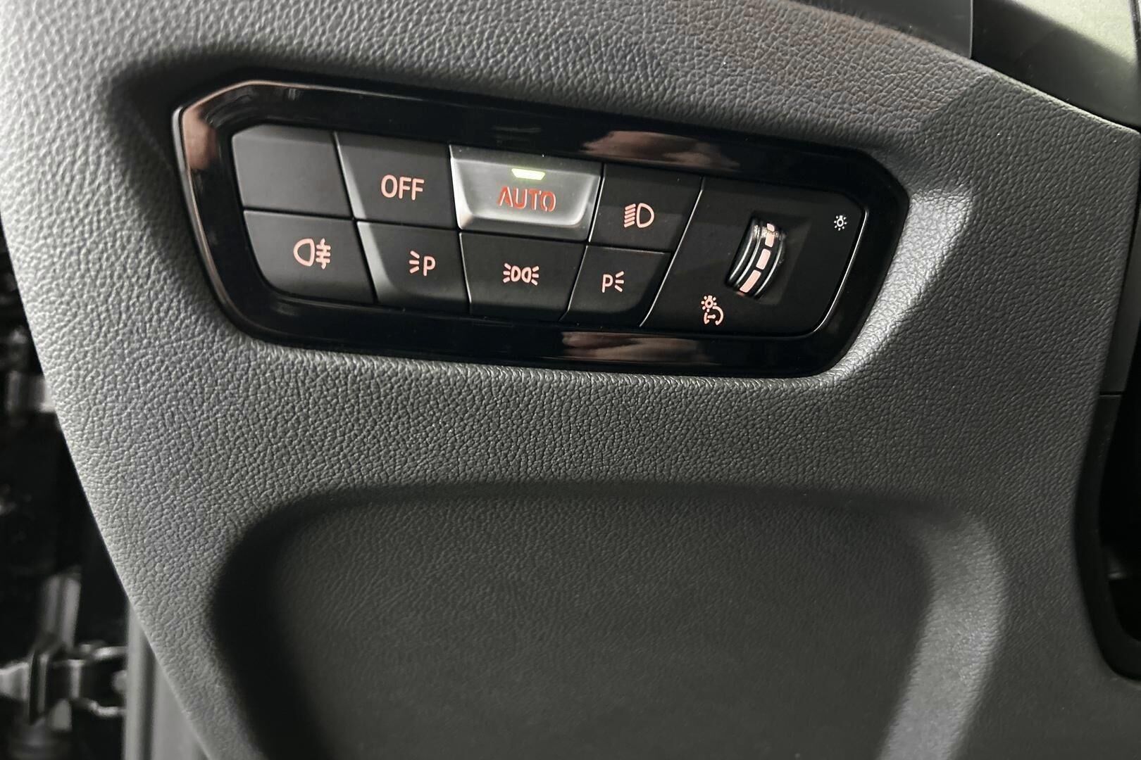BMW i4 iso kuva 13