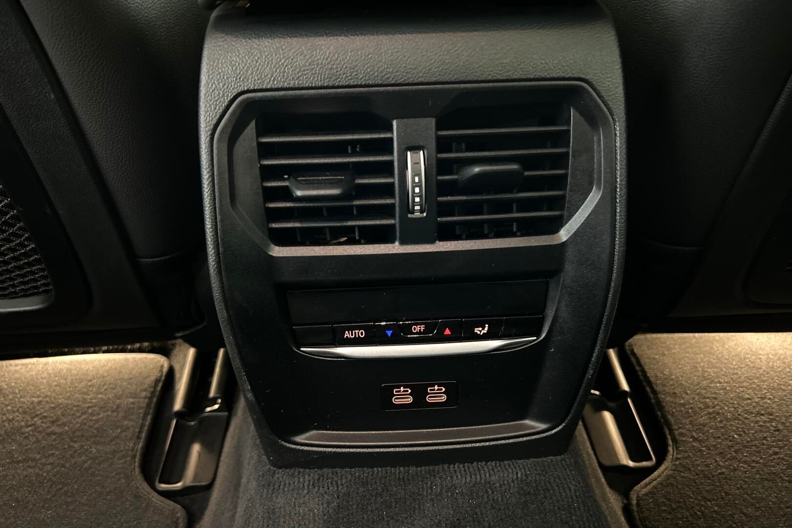 BMW i4 iso kuva 14