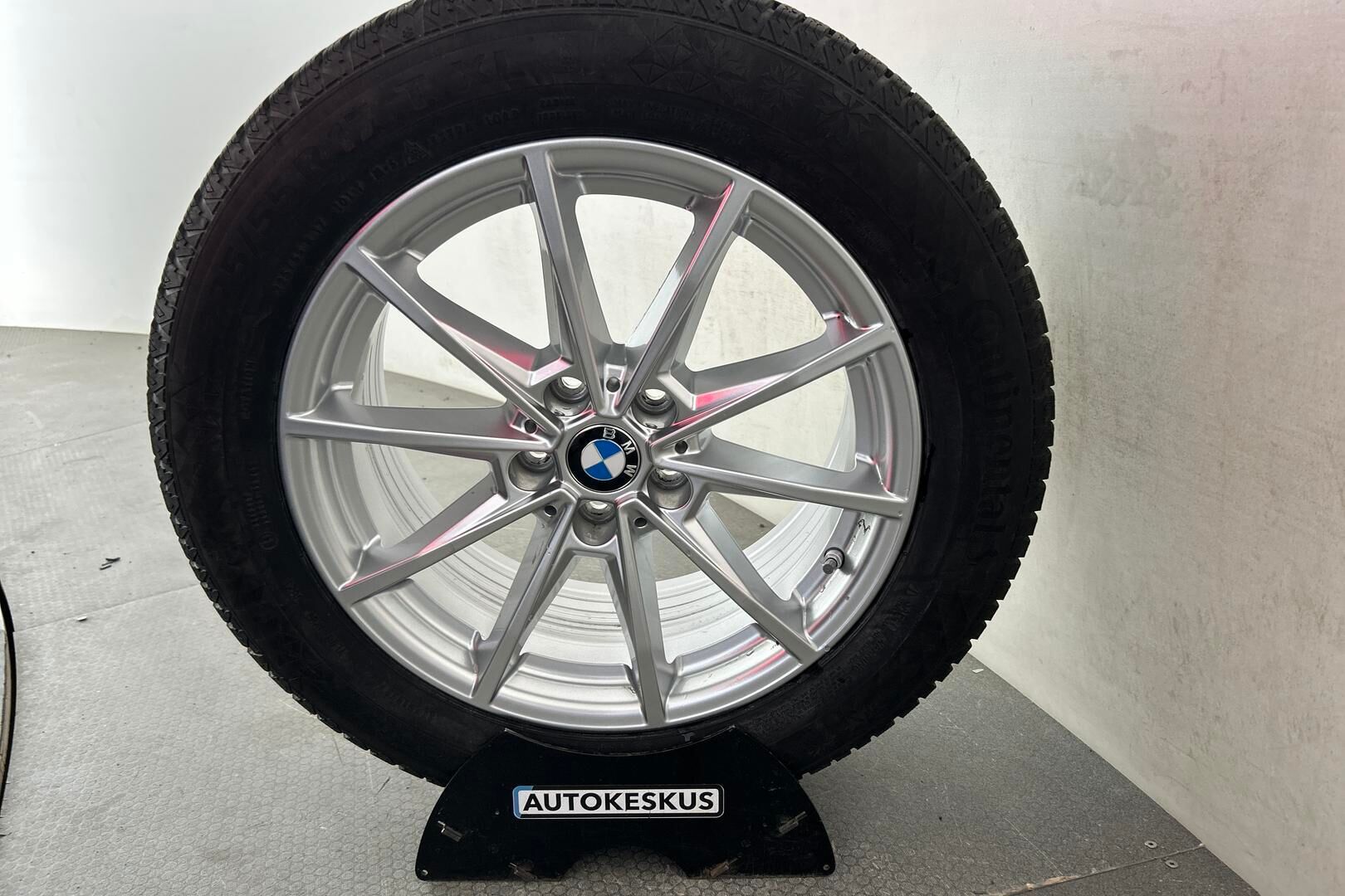 BMW i4 iso kuva 24