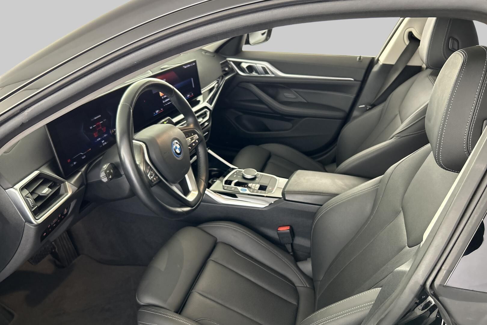 BMW i4 iso kuva 4