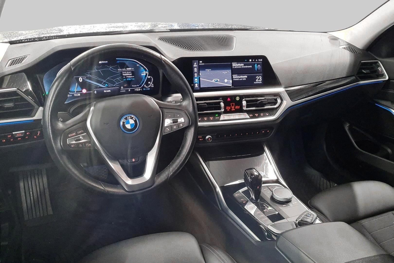 BMW 3-SARJA iso kuva 1