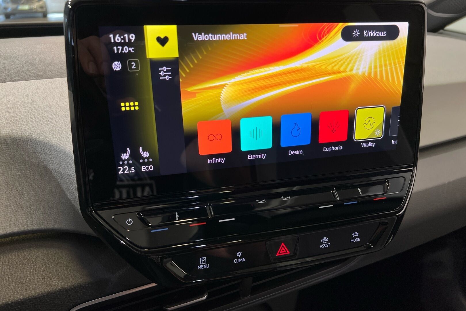 VOLKSWAGEN ID.3 iso kuva 19