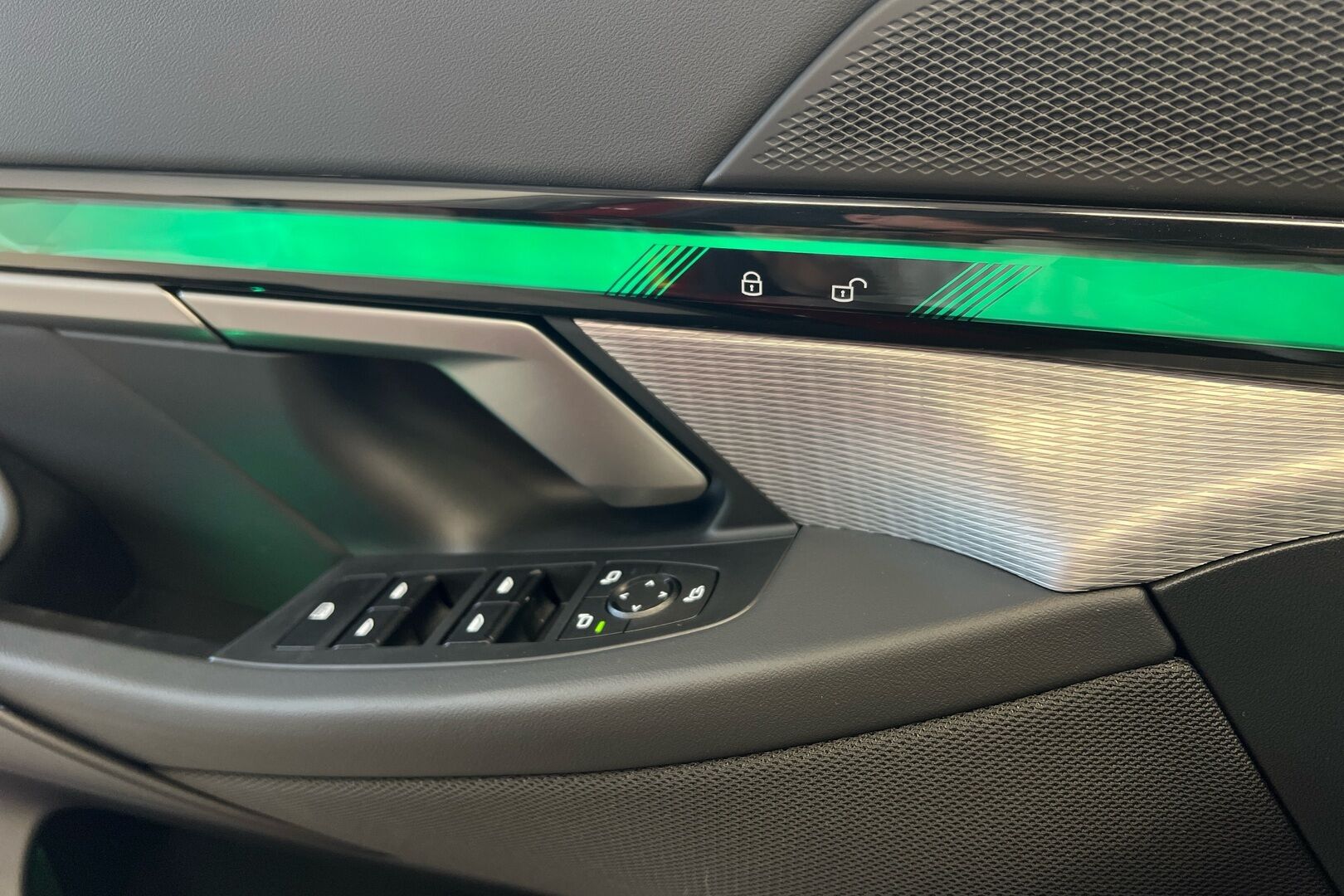 BMW I5 iso kuva 25