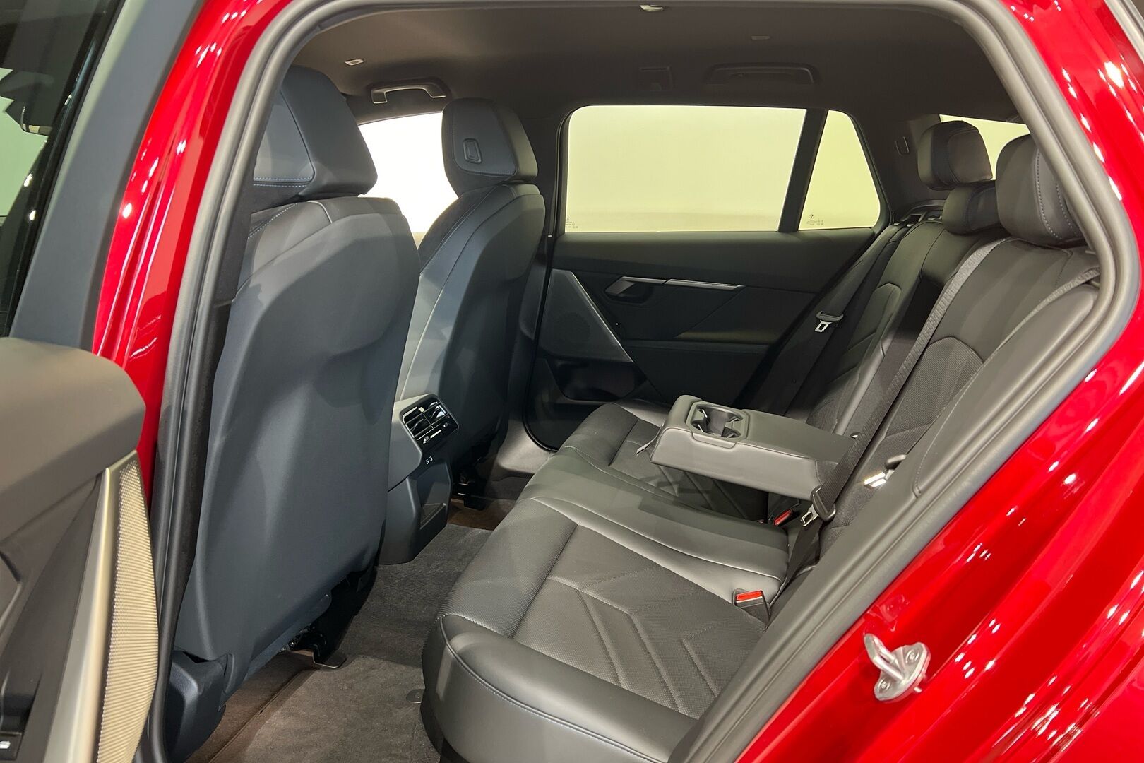 BMW I5 iso kuva 8
