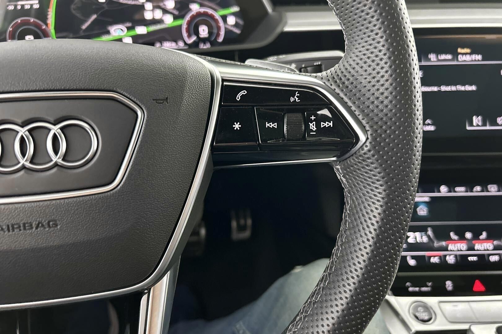 AUDI Q8 iso kuva 18
