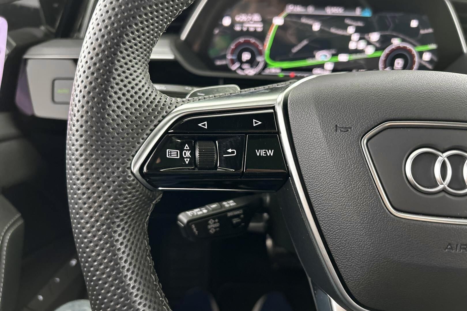 AUDI Q8 iso kuva 19